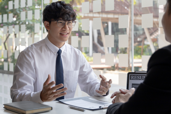 How employers’ can overcome AI use for competency-based interviews