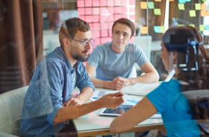 The pros & cons of 5 common interview formats  (& when to use them)